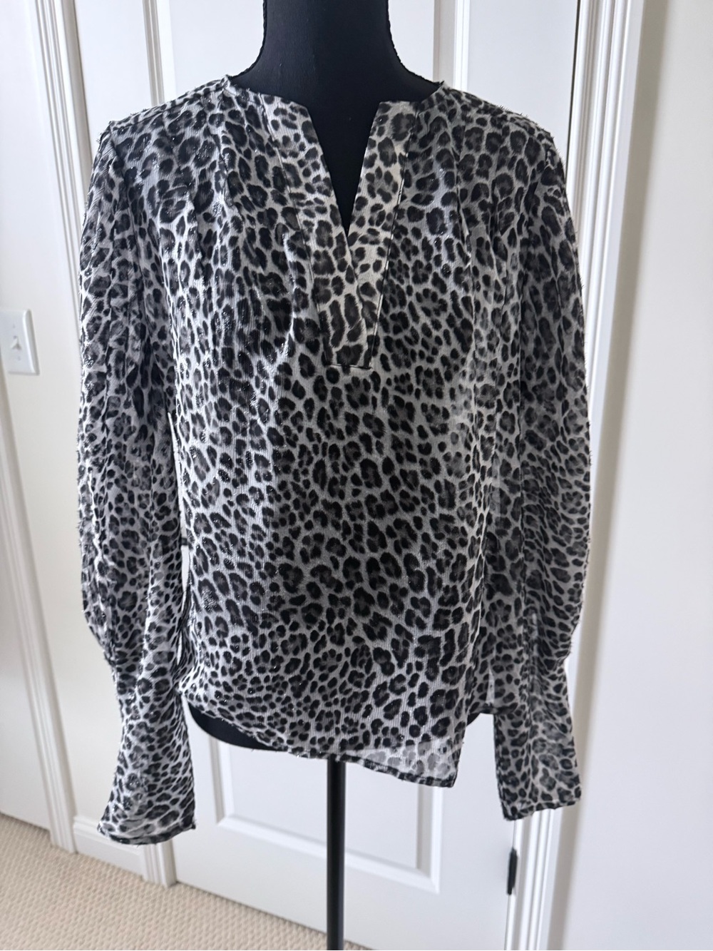 White House Black Market Black & White Leopard-Print Long Sleeve Blouse